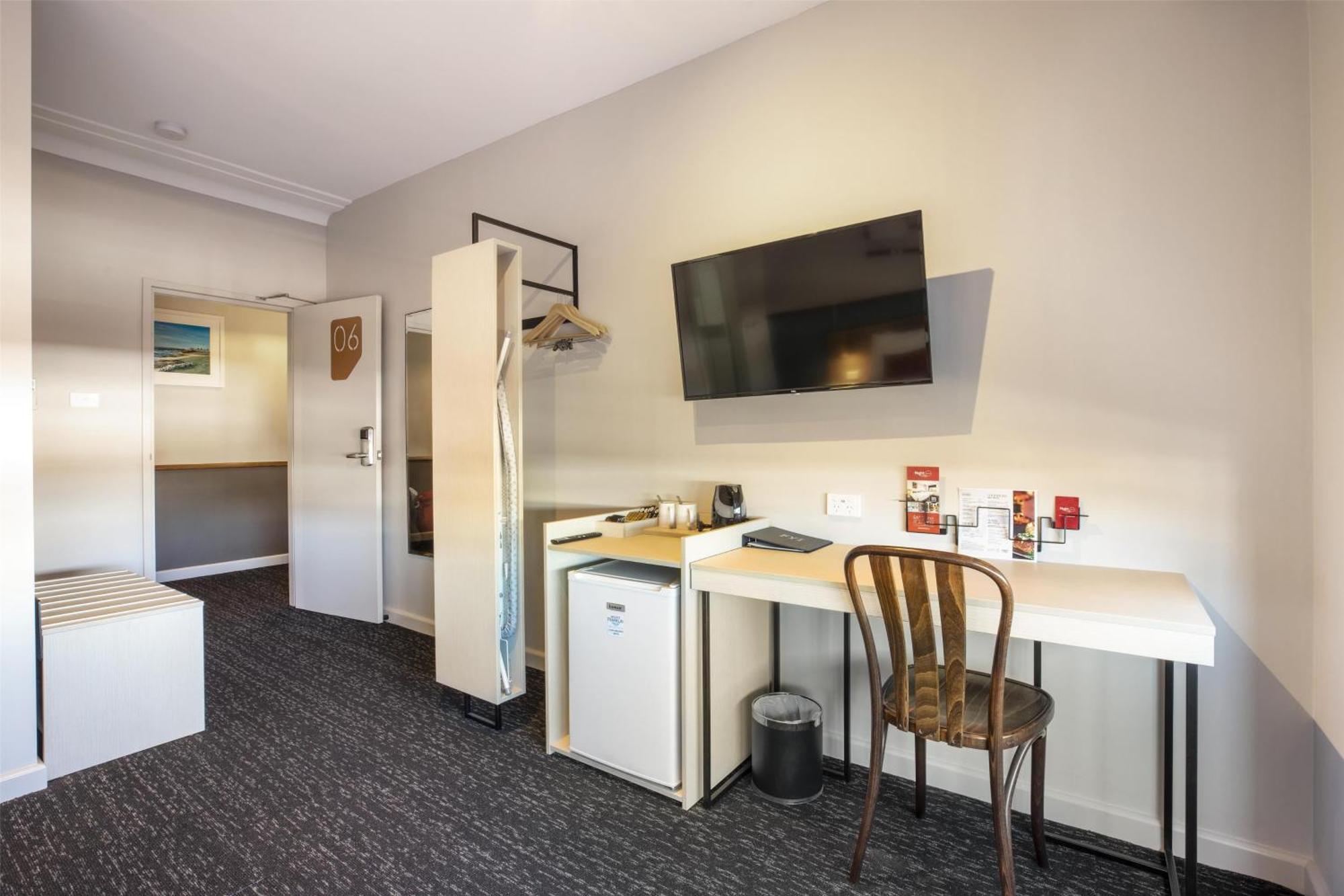 Nightcap At Ocean Beach Hotel Umina Beach